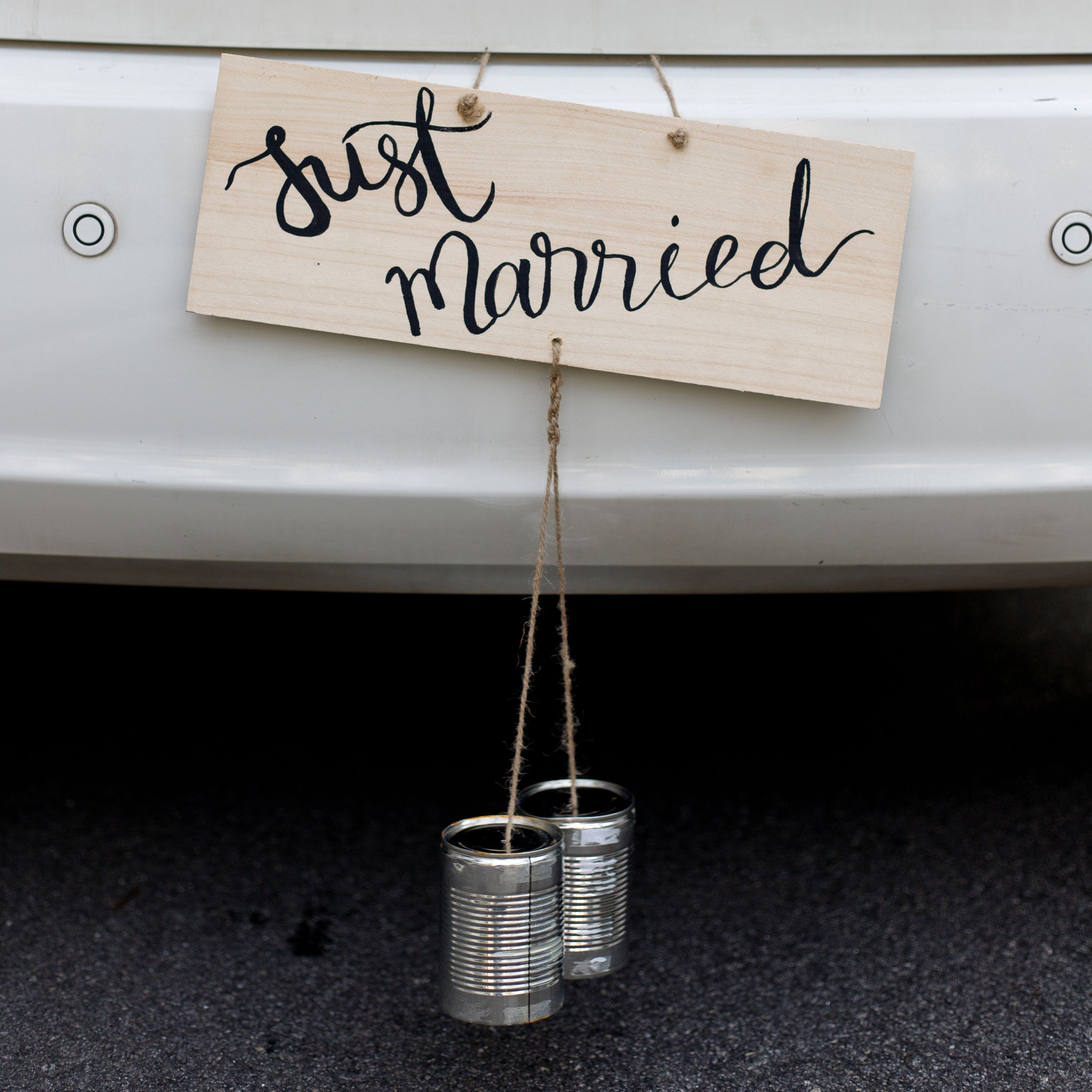 wedding-car-with-a-handmade-plate-just-married-Q5LWC48.jpg