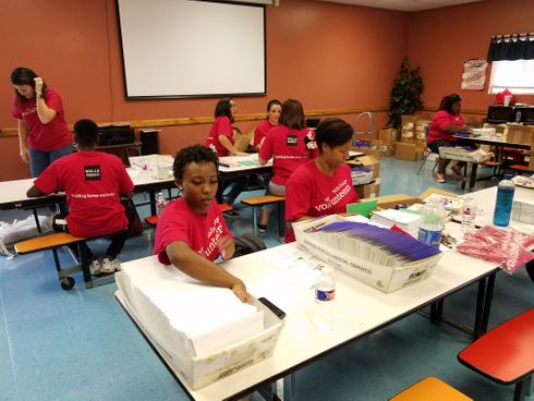Wells Fargo Volunteers 9.21 (6).jpg