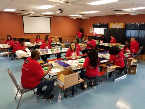 Wells Fargo Volunteers 9.21 (4).jpg
