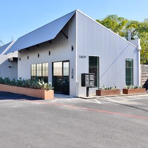 for lease 5609 S Congress #200