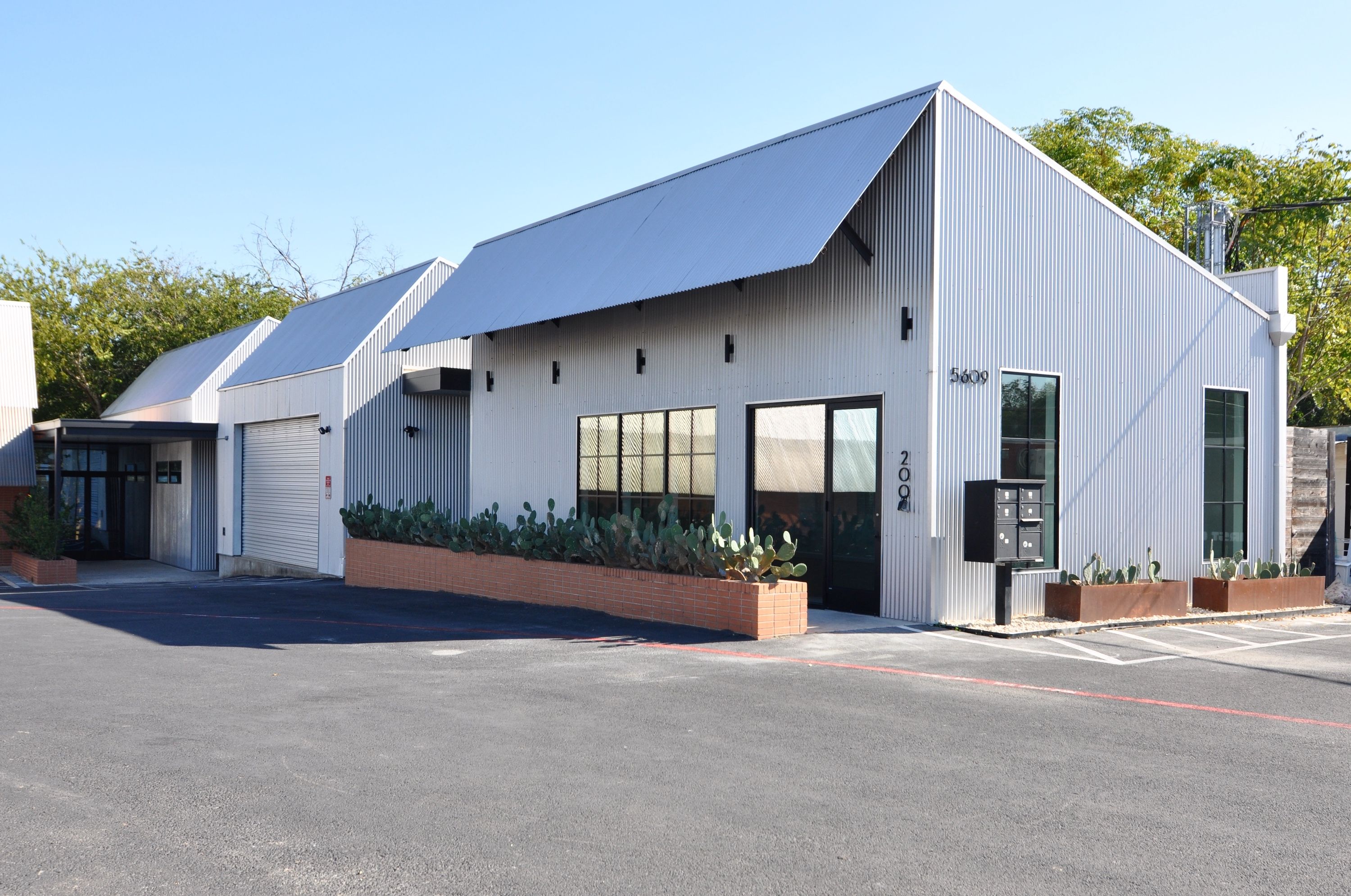 5609 S Congress DSC_0393 3000x1990px.jpeg