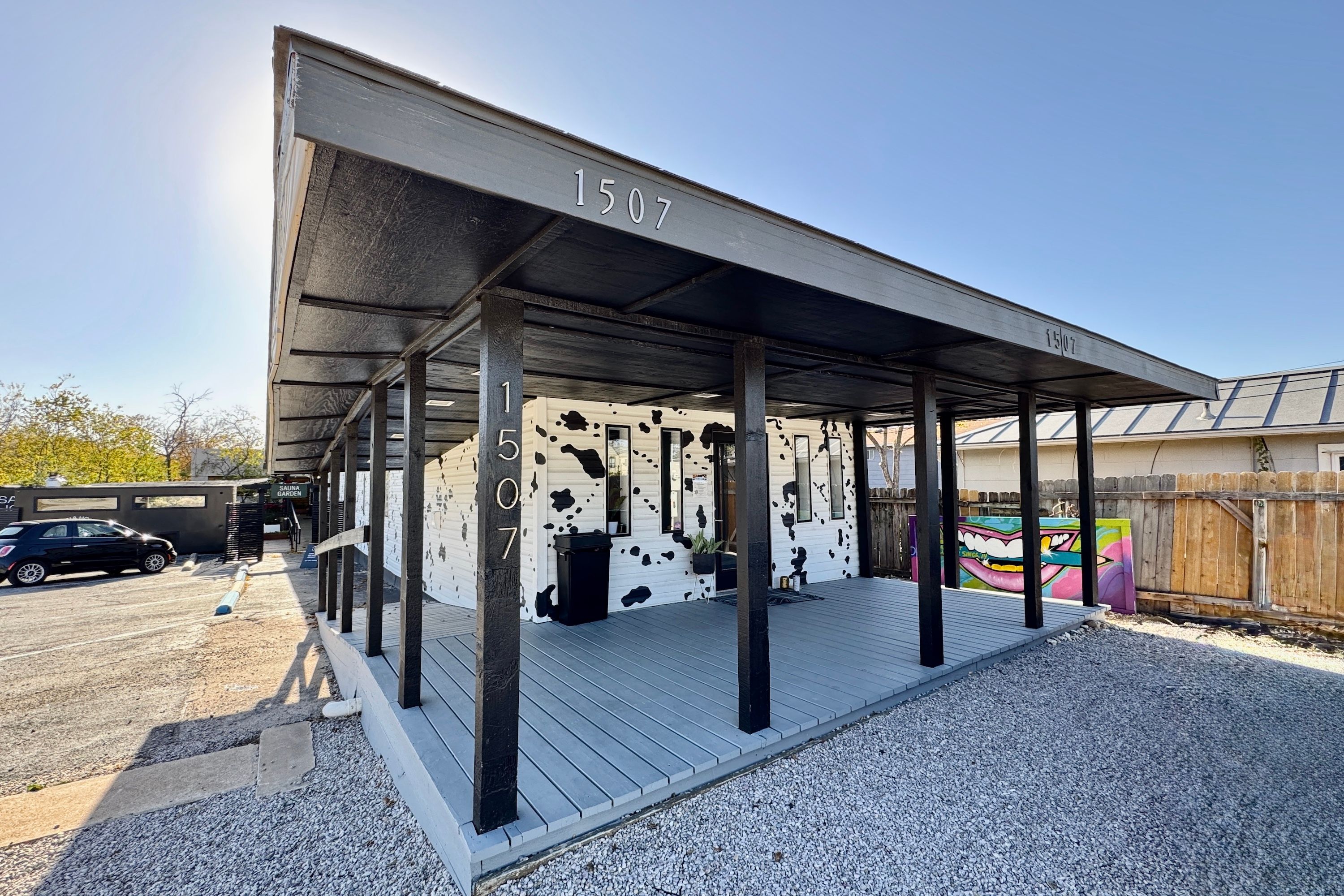 1507 W North Loop Front Entrance IMG_9094 3000x2000px.jpeg