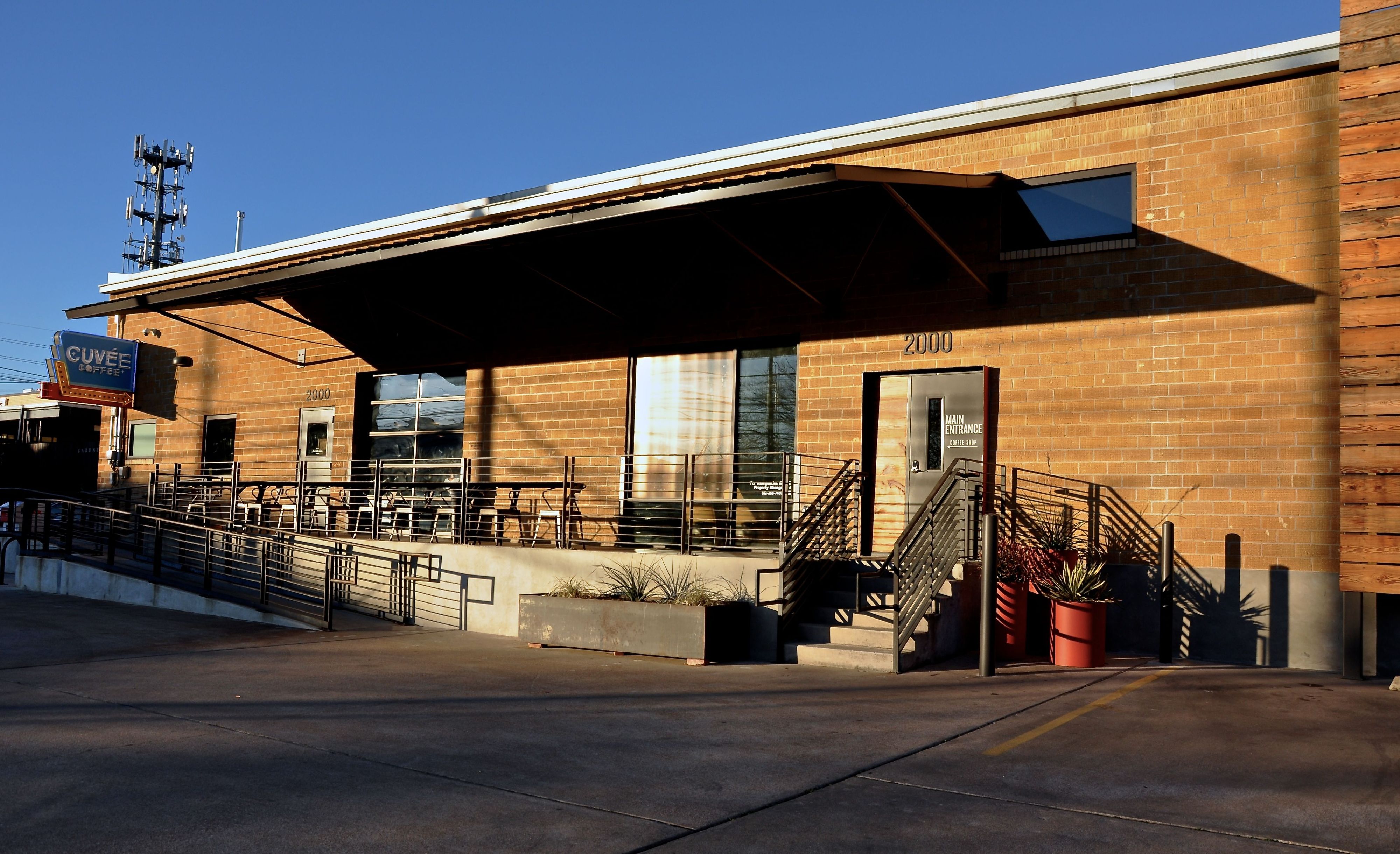 2000 E 6th Exterior (edit DSC_1671).jpg