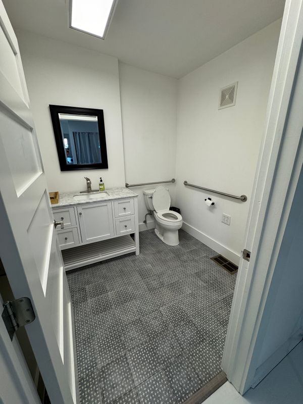 1507 W North Loop Bathroom IMG_9110.JPG