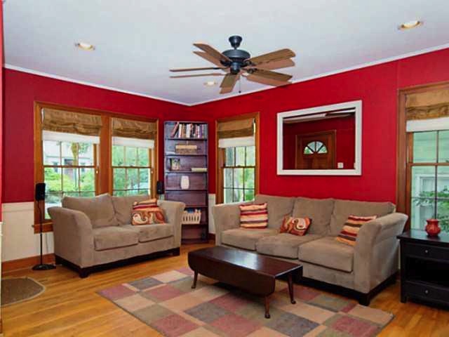 2121 Glendale - LIving.jpg