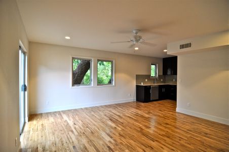 904 Living DSC_1430.jpg