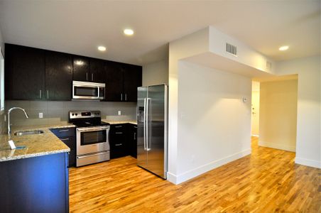 904 Kitchen Living DSC_1427.jpg