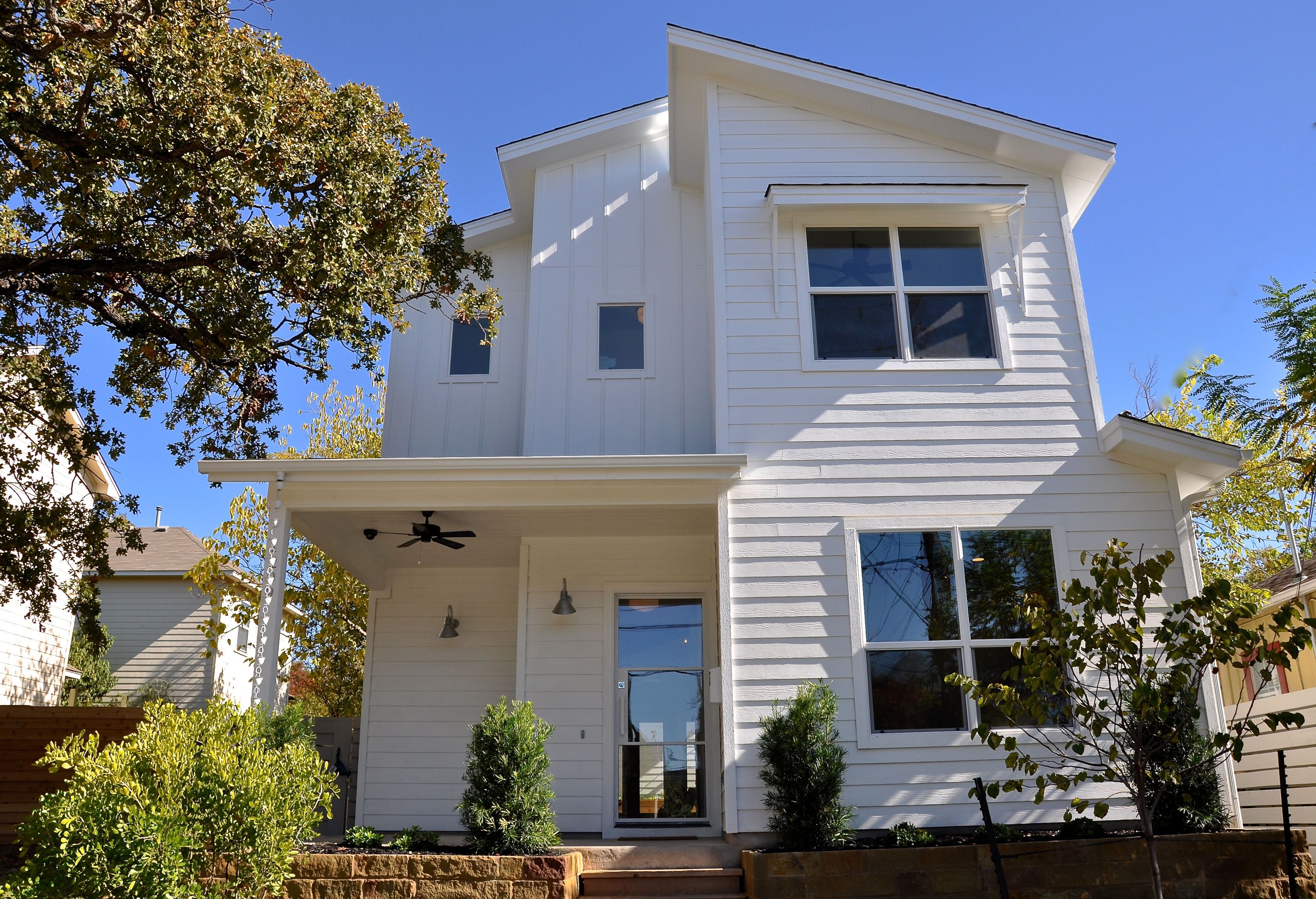 1209 Cedar Exterior Main (edit DSC_1436).jpg