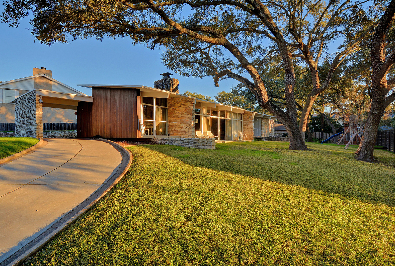 3403 Taylors 00_PRimary_Exterior01.jpg