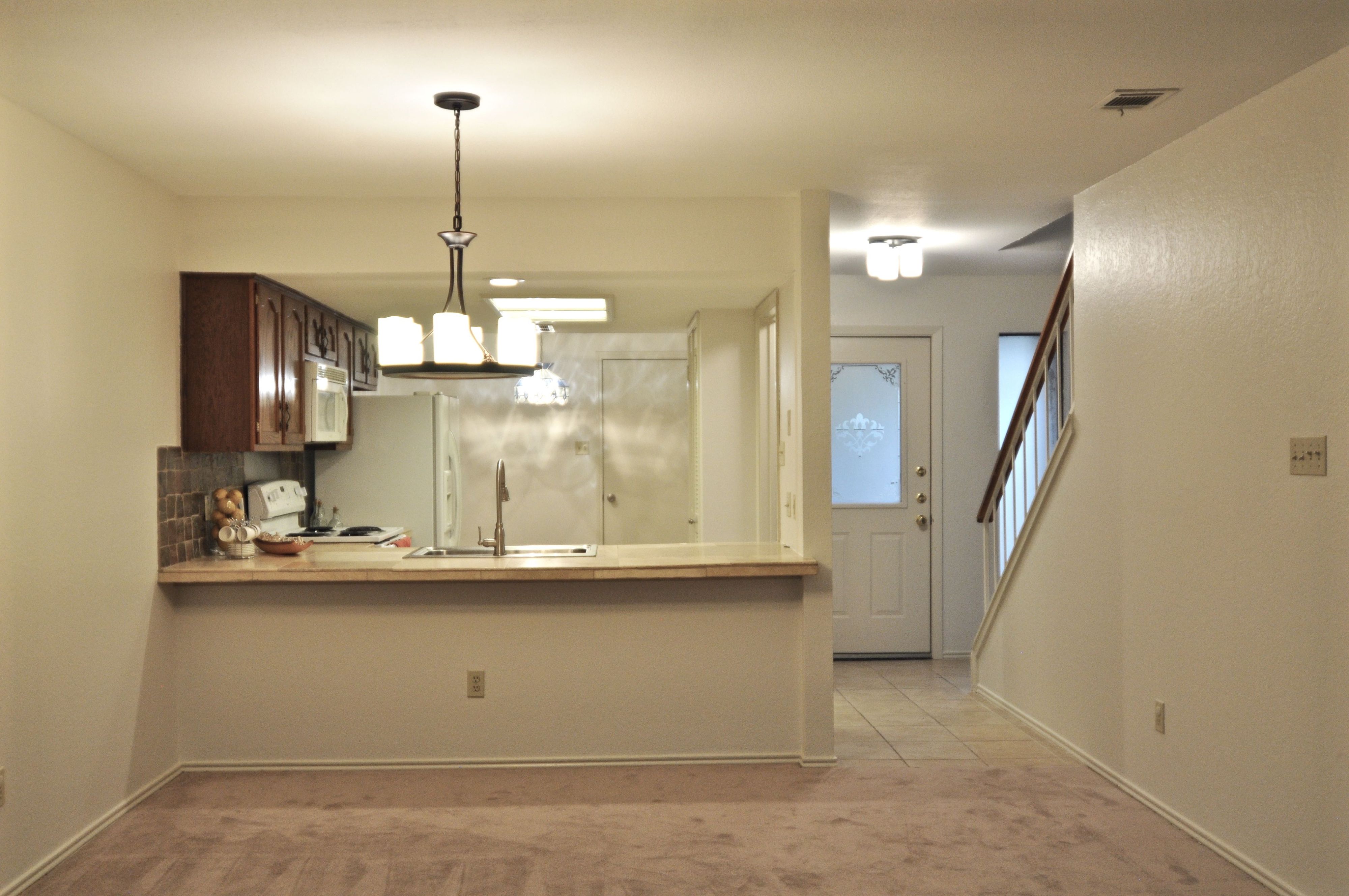 7211 Lakewood Kit Front (edit 2014-09-04 18.47.59).jpg