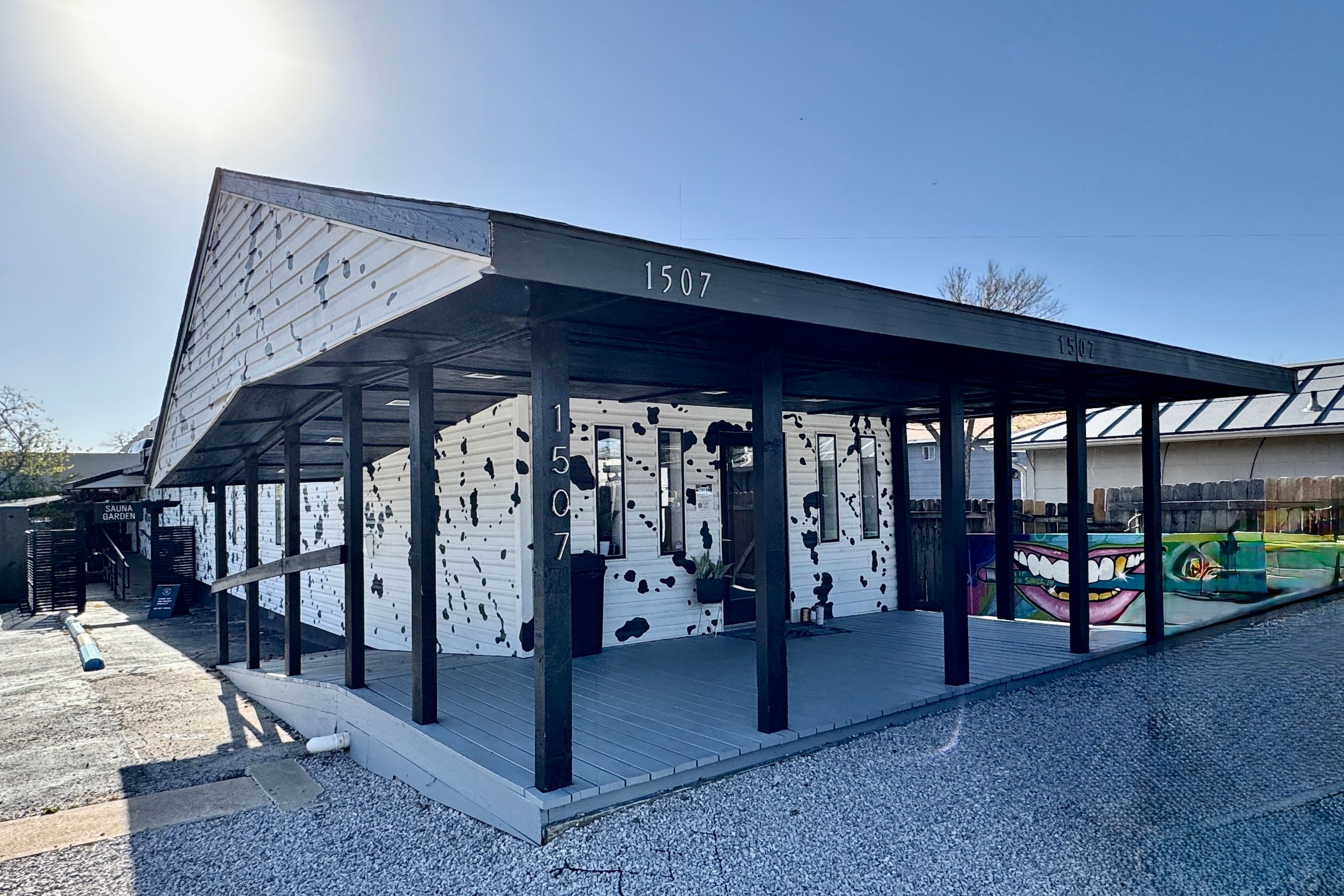 1507 W North Loop Main Ext IMG_9089 3000x2000px.jpeg