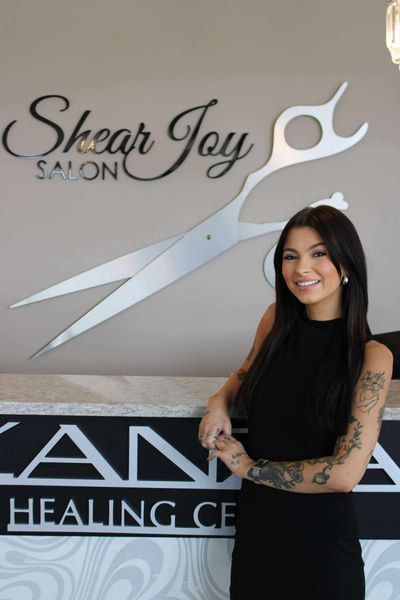 ZoeyBlevinProfessionalHairStylistShearJoySalon.jpg