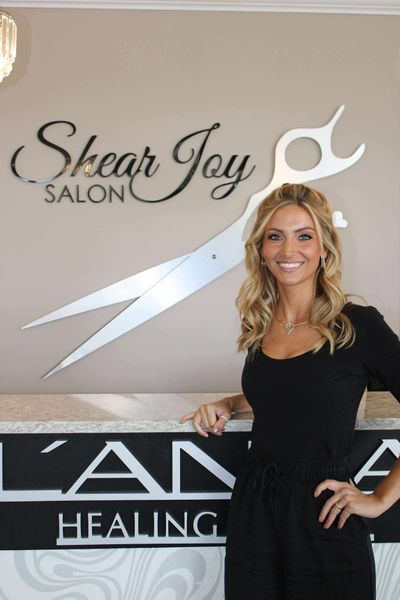 MiaPlessProfessionalHairStylistHeadshotShearJoySalonSafetyHarbor.jpg