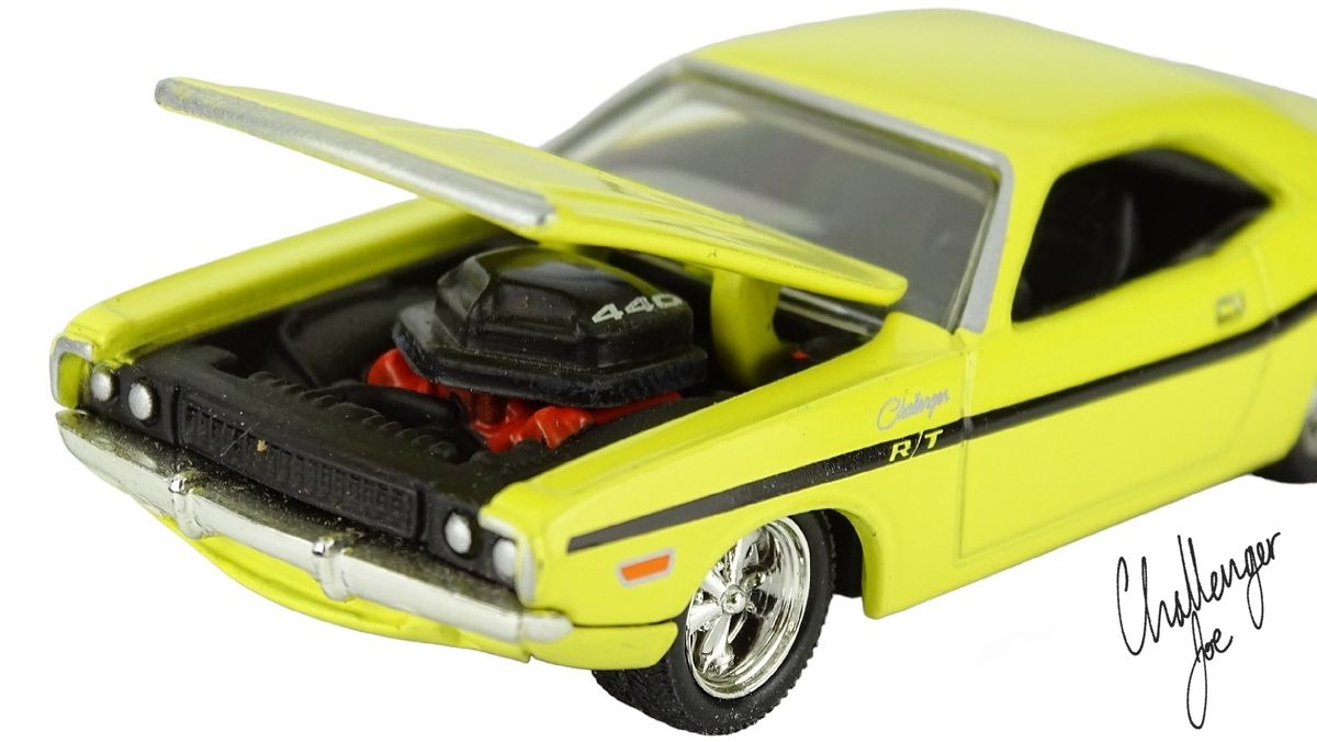 Hot Wheels 1:64 Diecast 1970 Dodge Challenger 440 Shaker Yellow