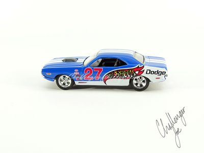 Hot Wheels '71 Dodge Challenger 440 Six-Pack With Shaker in Blue (1).JPG