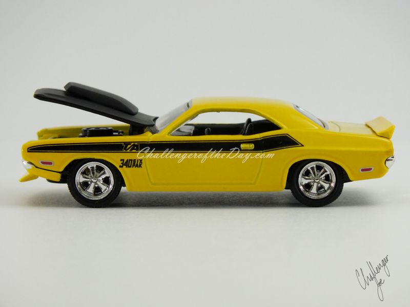 Hot Wheels 1970 70 Dodge 440 V-8 R/T Challenger Muscle Car Mopar light Yellow