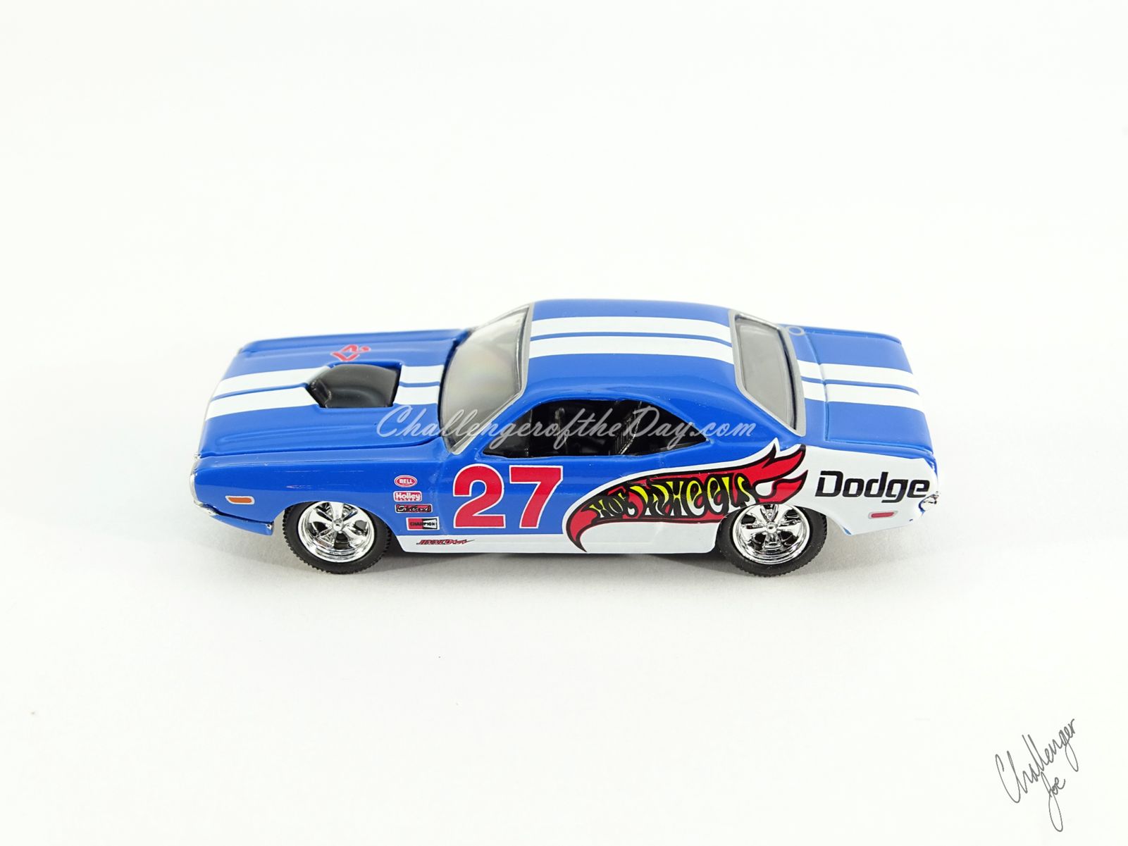 Hot Wheels '71 Dodge Challenger 440 Six-Pack With Shaker in Blue (2).JPG