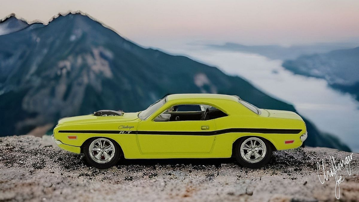 Hot Wheels 1:64 Diecast 1970 Dodge Challenger 440 Shaker Yellow