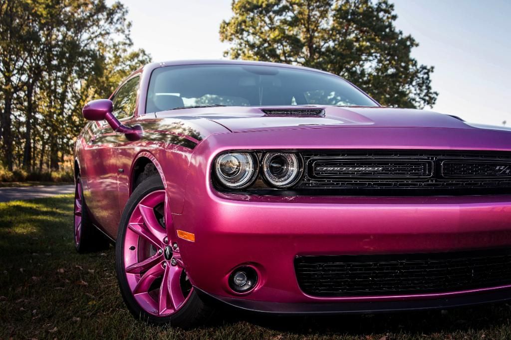 Dodge Challenger на закате