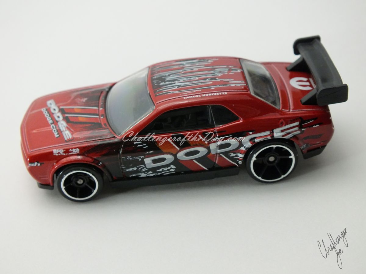 Hot Wheels Dodge Challenger Drift Car Red (7).JPG