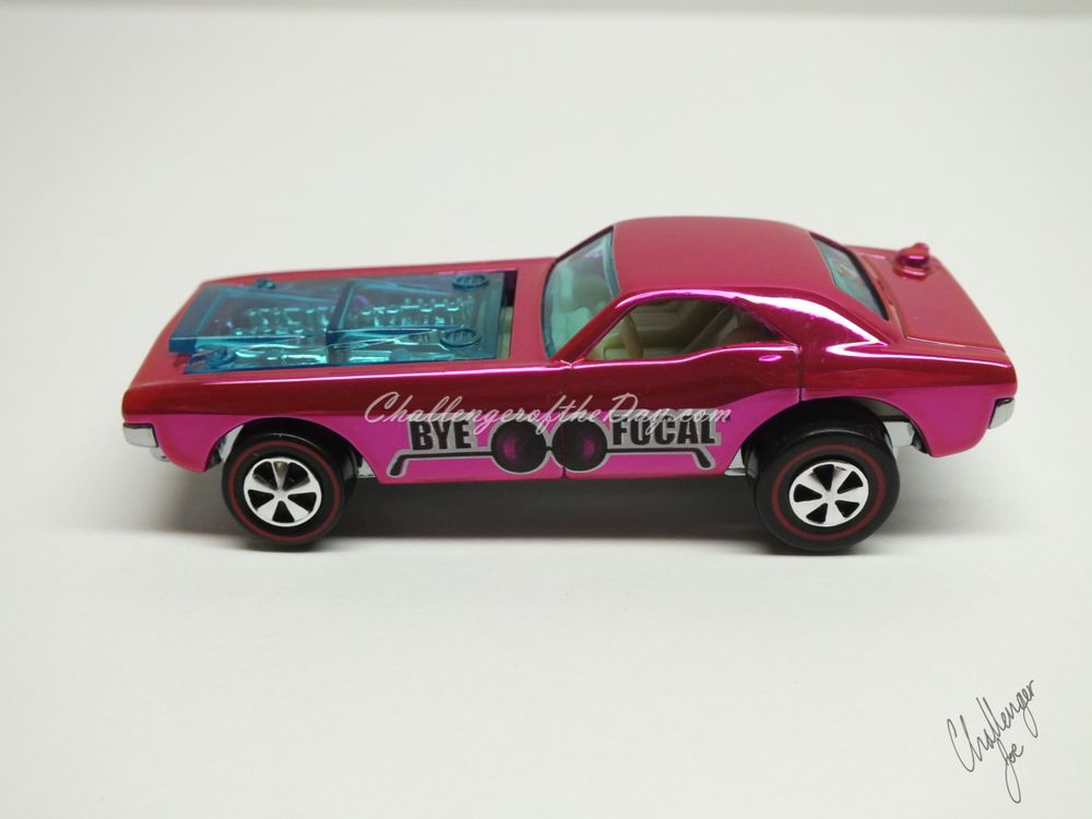 RLC Spectaflame Pink 2004 Bye Focal Twin V8 (1).JPG