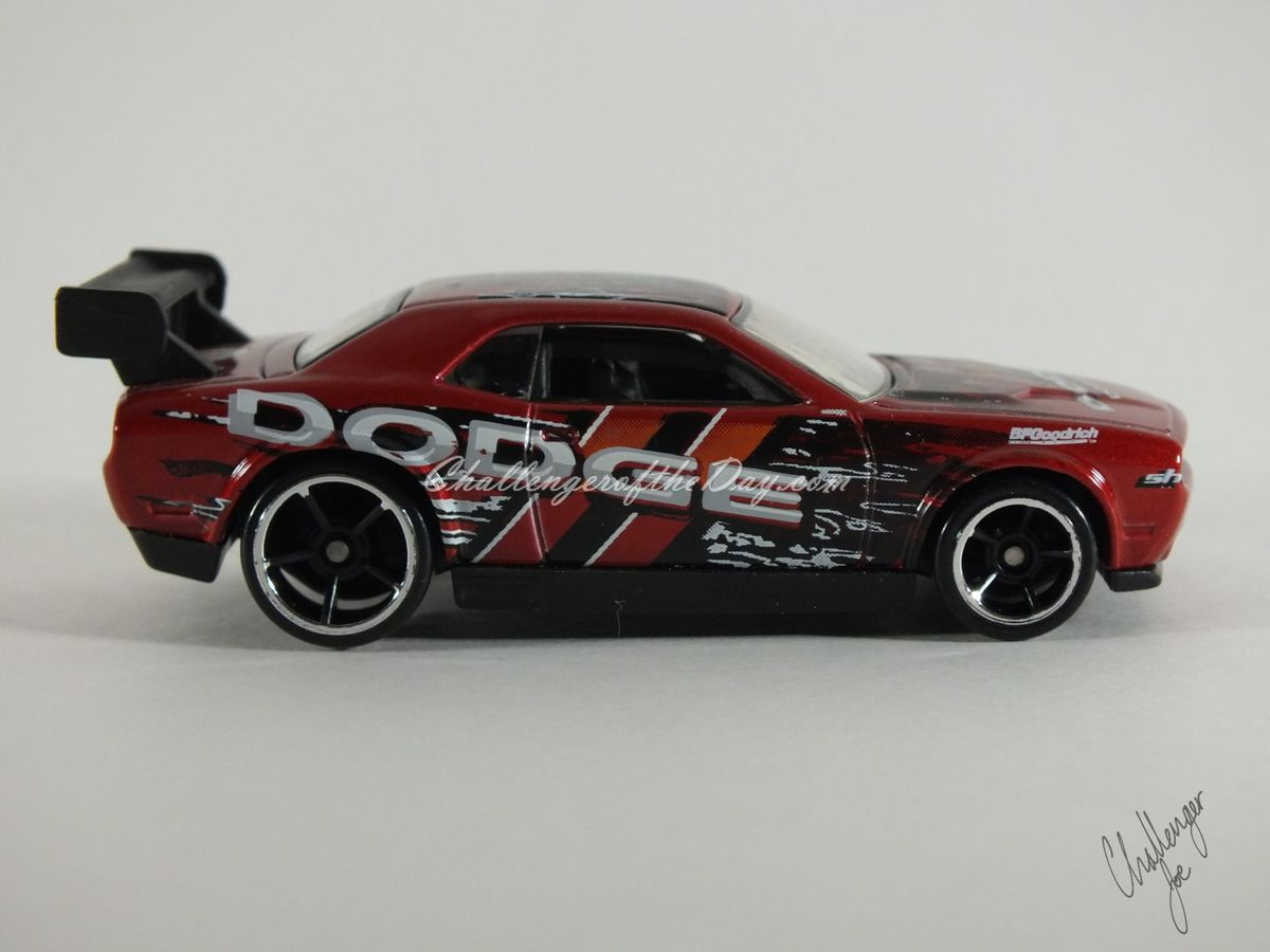 Hot Wheels Dodge Challenger Drift Car Red (3).JPG