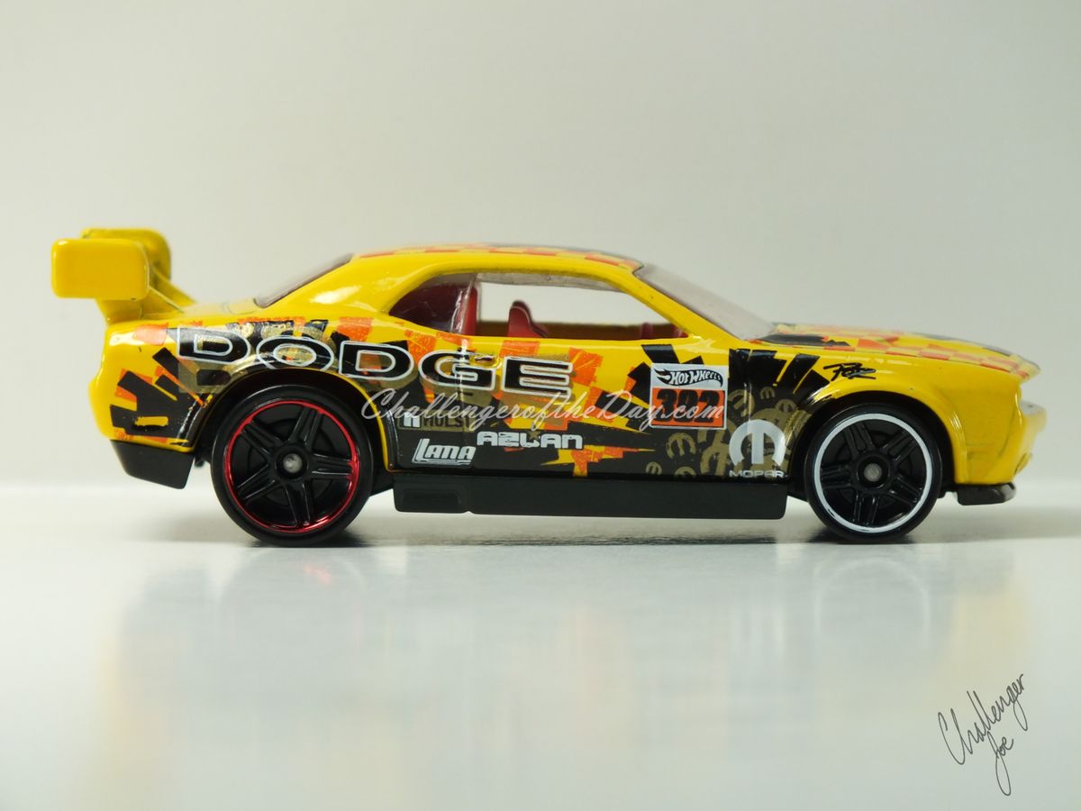 Hot Wheels Dodge Challenger Drift Car Yellow (5).JPG