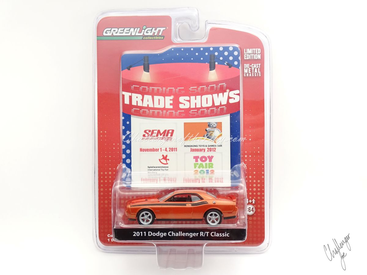 Greenlight 2011 Dodge Challenger RT Classic Orange 2011-2012 Trade Show Car (4).JPG