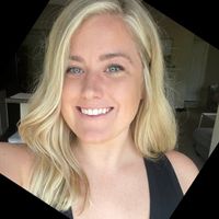 Hannah headshot.jpg