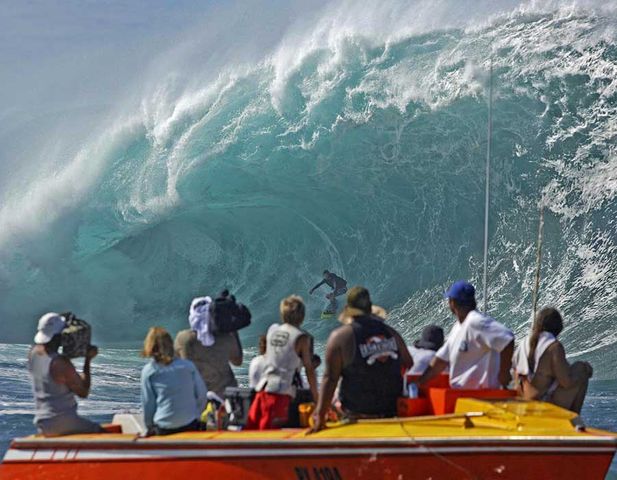  Wave: In Pursuit of the Oceans' Greatest Furies: 9780099531760:  Susan Casey: ספרים