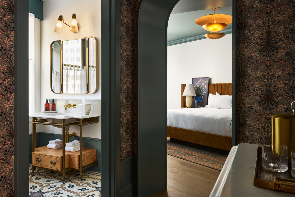 Petite-Suite-bed+bath_Fidelity-Hotel-Gift-a-Stay.png