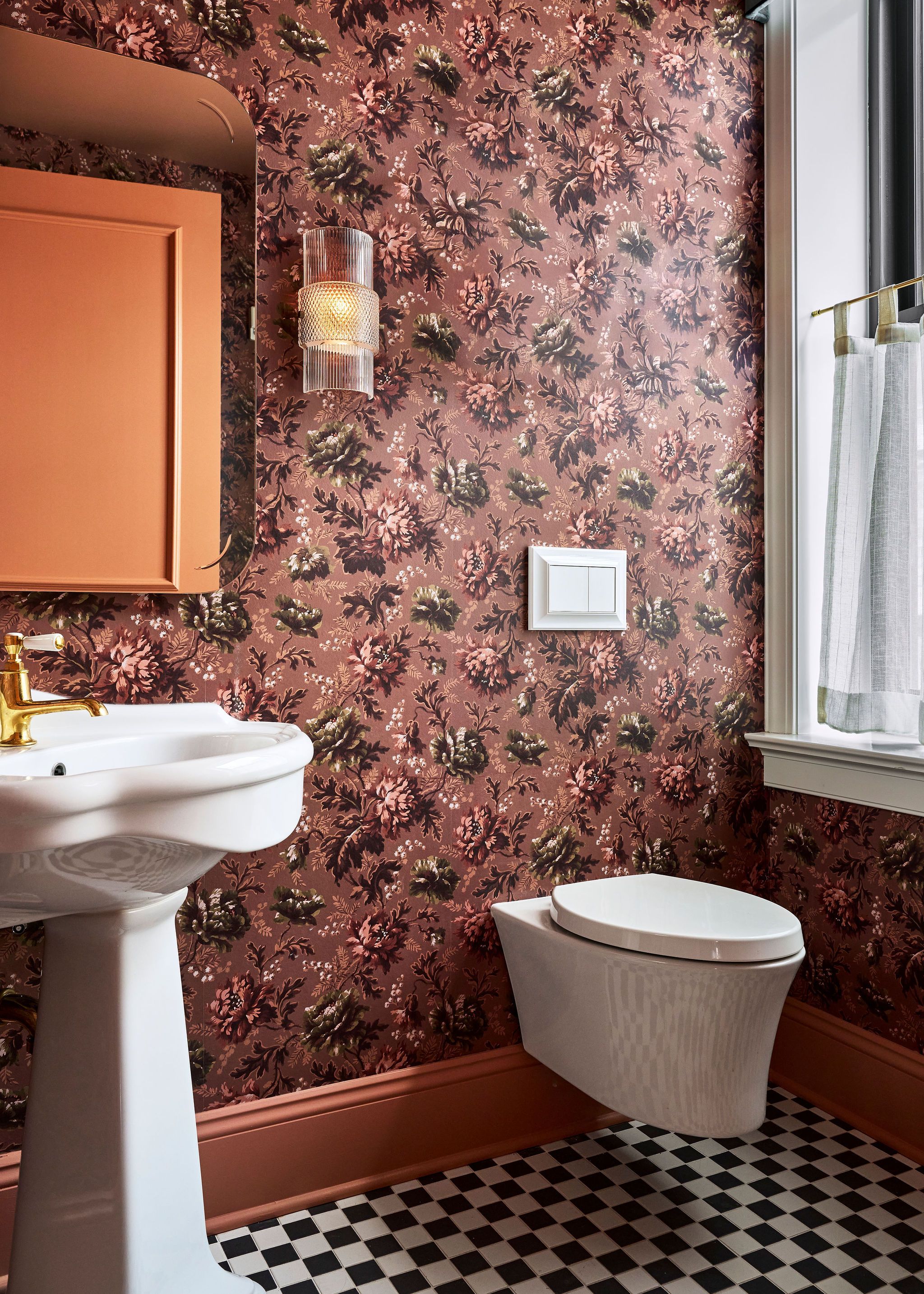 Fidelity Suite Powder Room .jpg