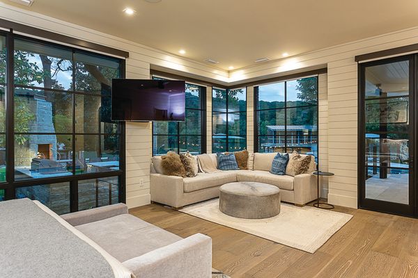 AFTER LUXE-Jane-Reece-Islandwood-Master-Bed2.jpg