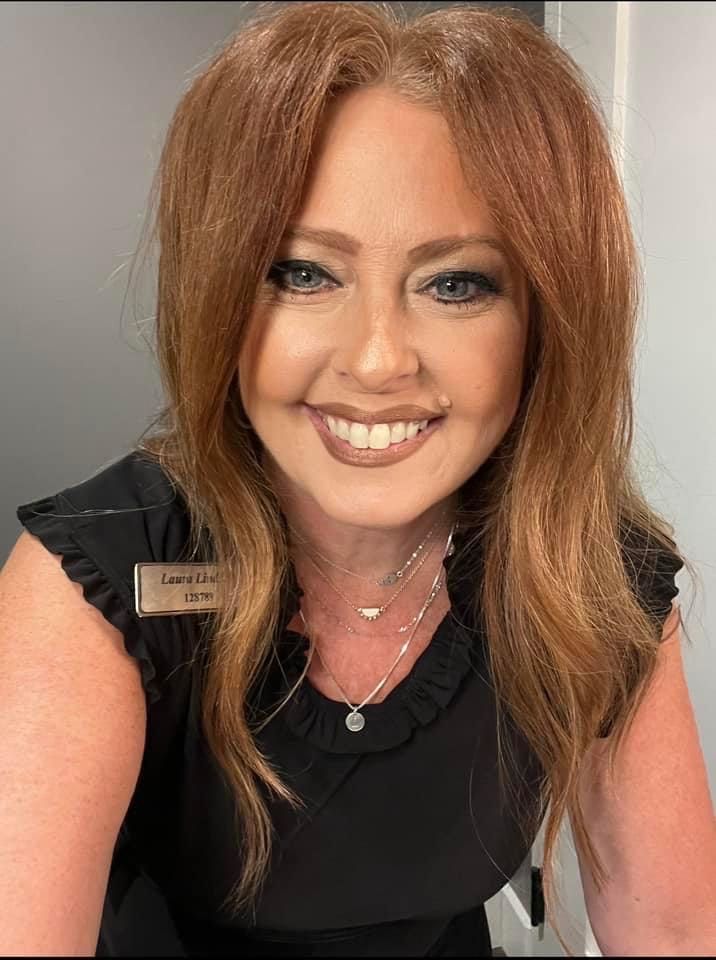 LAURA LINDSEY.jpg