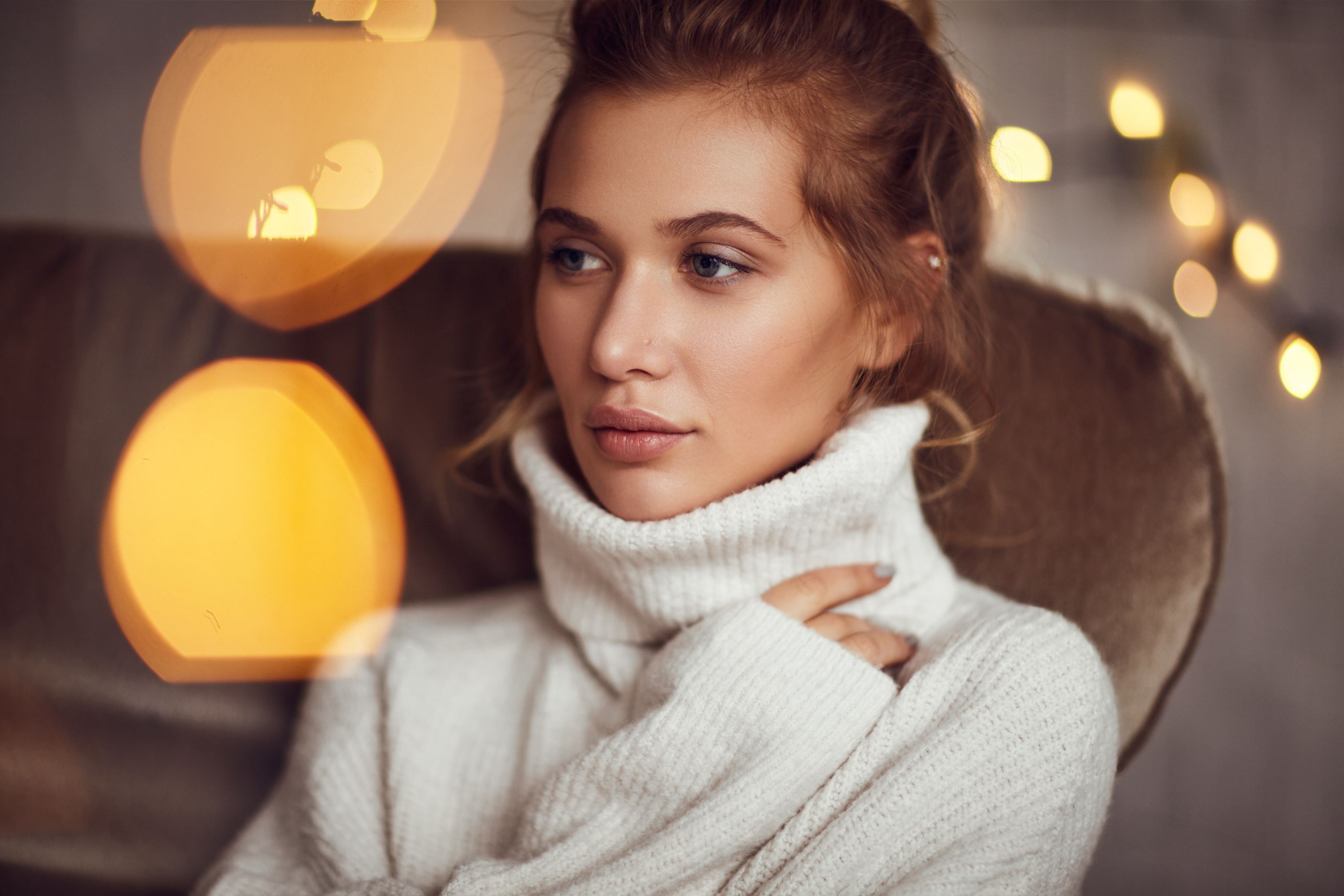 cuddling-cozy-blonde-in-sweater-2022-11-04-21-41-12-utc.jpg