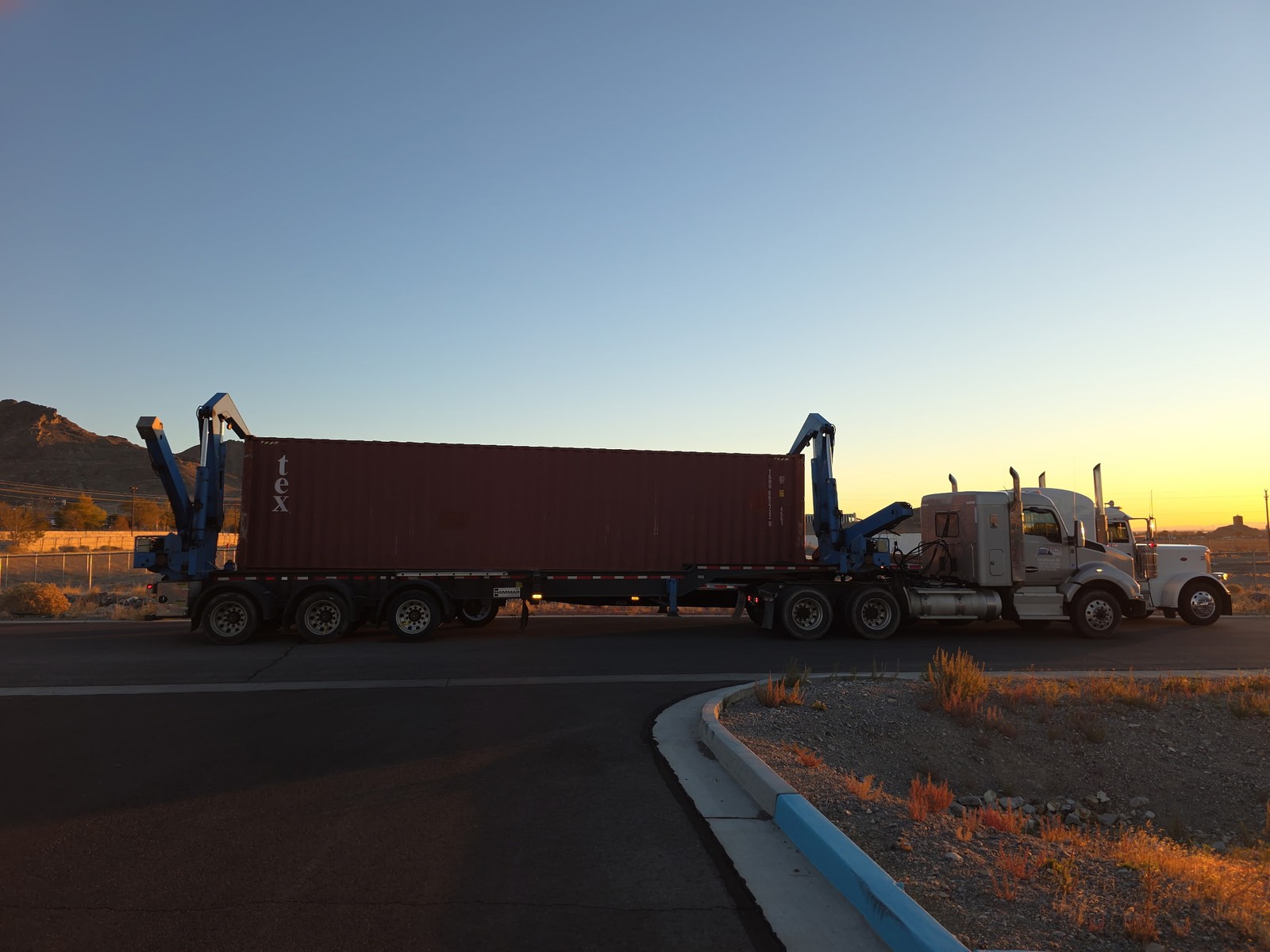 sideloader moving container from landoll onto itself.JPG