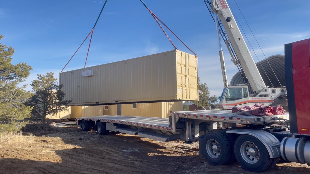 Mobile Crane Moving Shipping Container