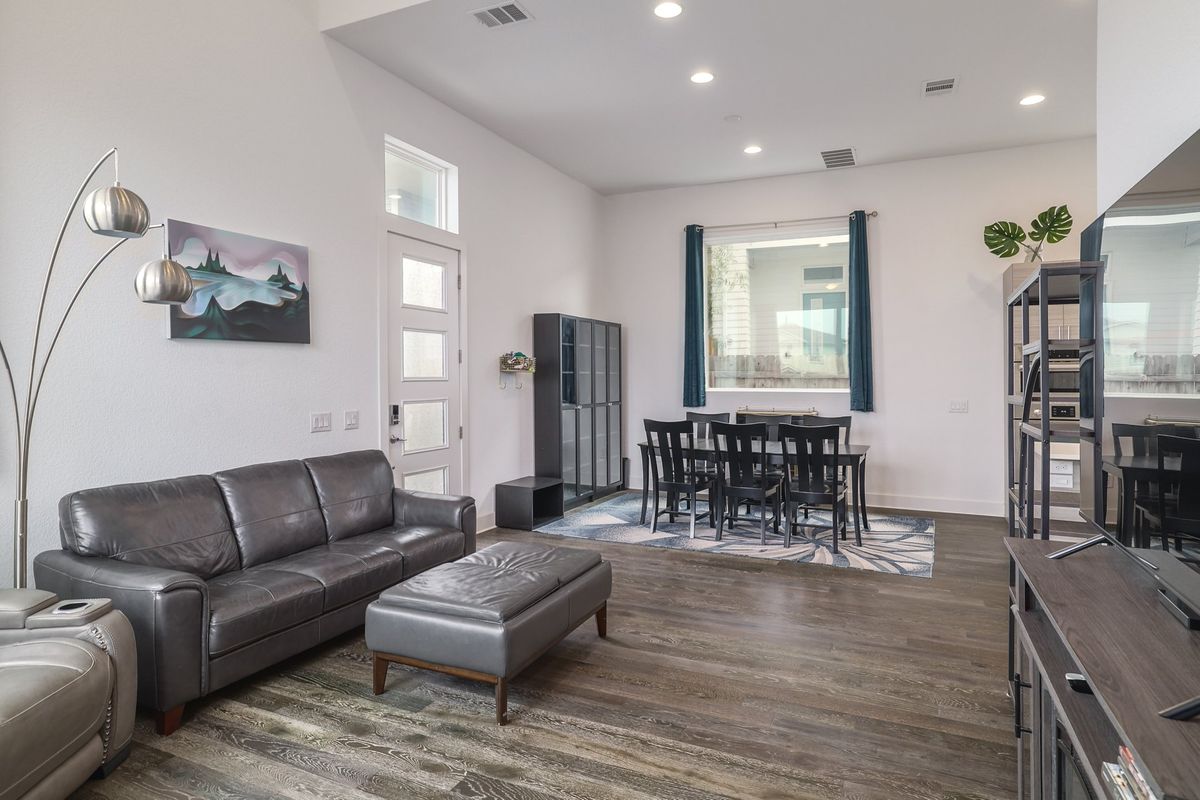 7301 Cordoba Dr 0006.jpg-SMALL.JPG