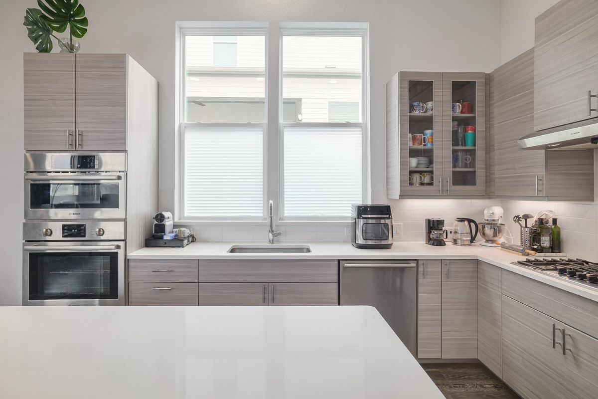 7301 Cordoba Dr 0010.jpg-SMALL.JPG