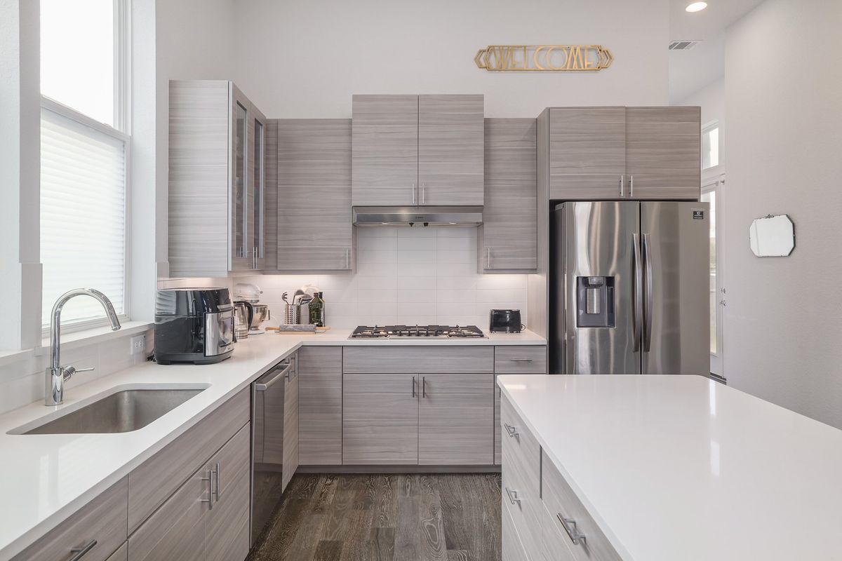 7301 Cordoba Dr 0009.jpg-SMALL.JPG