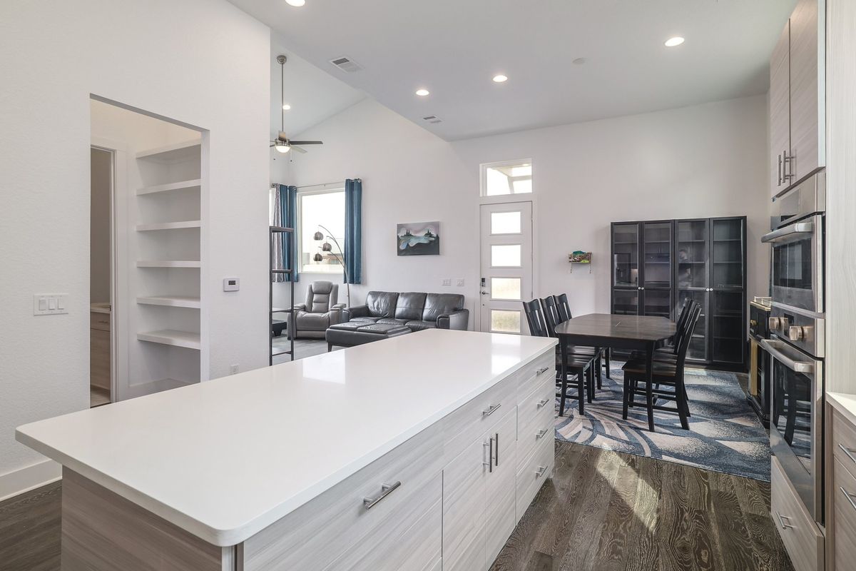 7301 Cordoba Dr 0011.jpg-SMALL.JPG