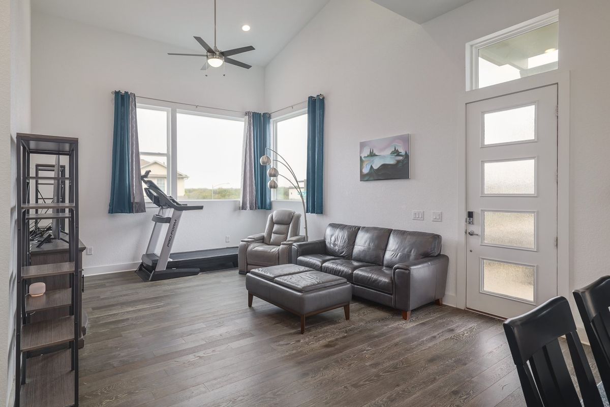 7301 Cordoba Dr 0005.jpg-SMALL.JPG