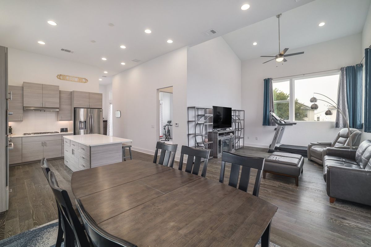 7301 Cordoba Dr 0004.jpg-SMALL.JPG