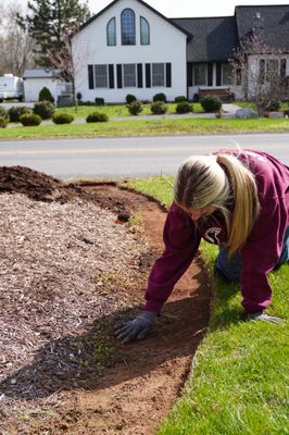 Concrete Landscape Curbing Installation – Angelopulos StoneCraft Co-Owner at Work