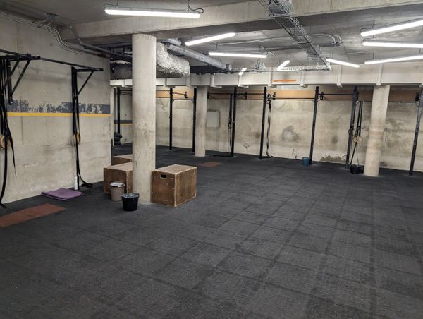 CrossFit lutece 2 33 rue de l eglise 75015 Paris hyrox.jpg