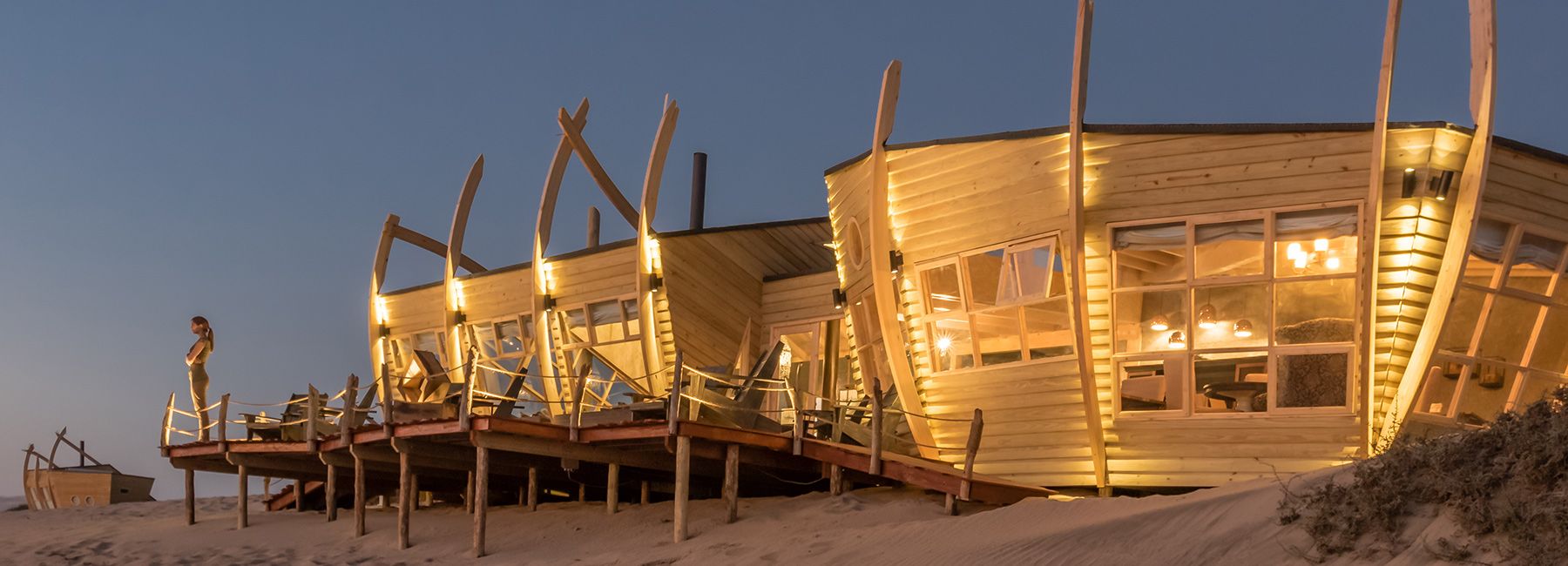 shipwreck-lodge-journeys-namibia-nina-maritz-designboom-1800.jpg