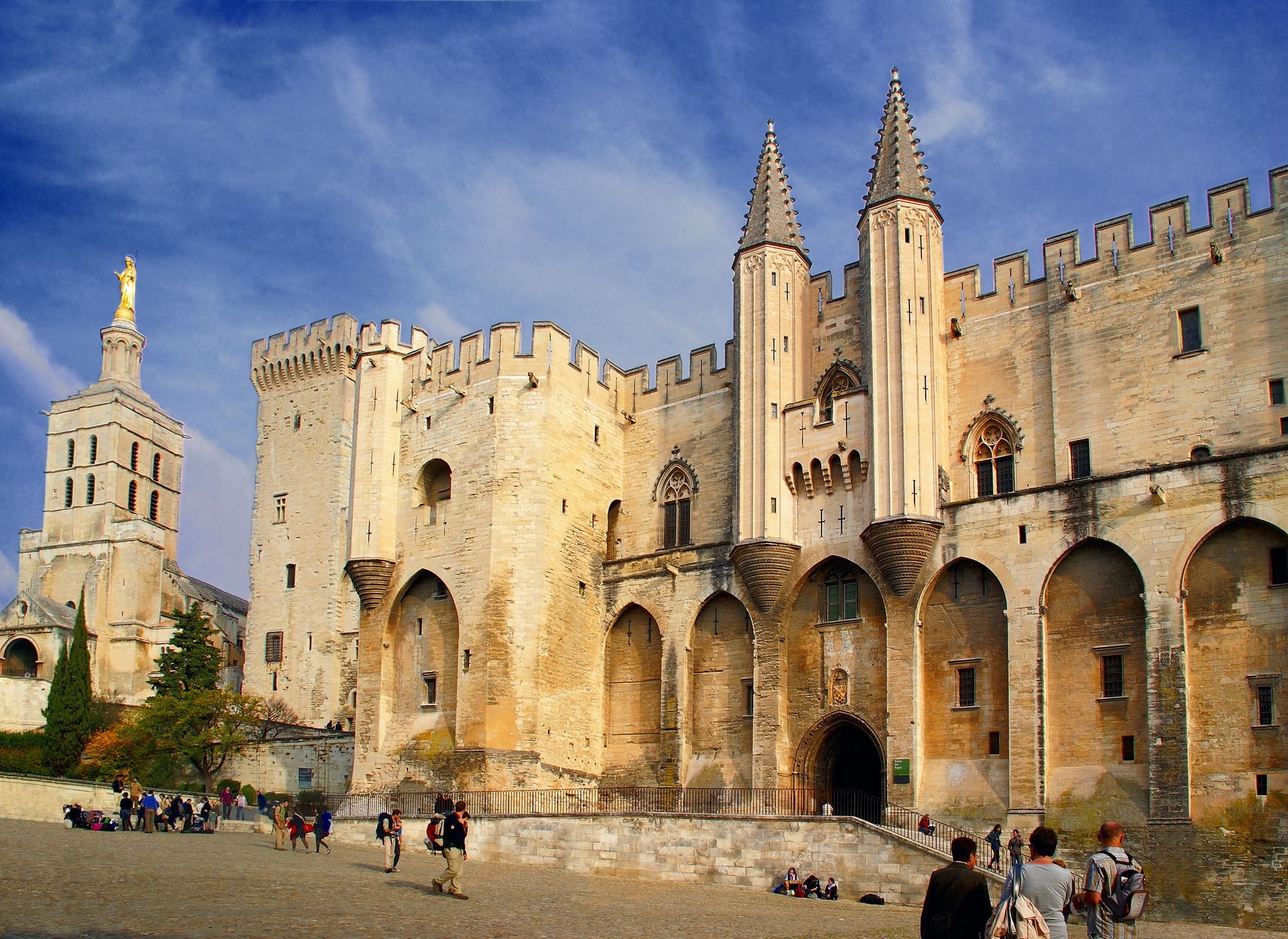 Inspire. Curate. Explore.