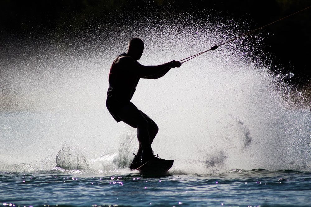 Water skiing on Canyon Lake lodging near canyon lake