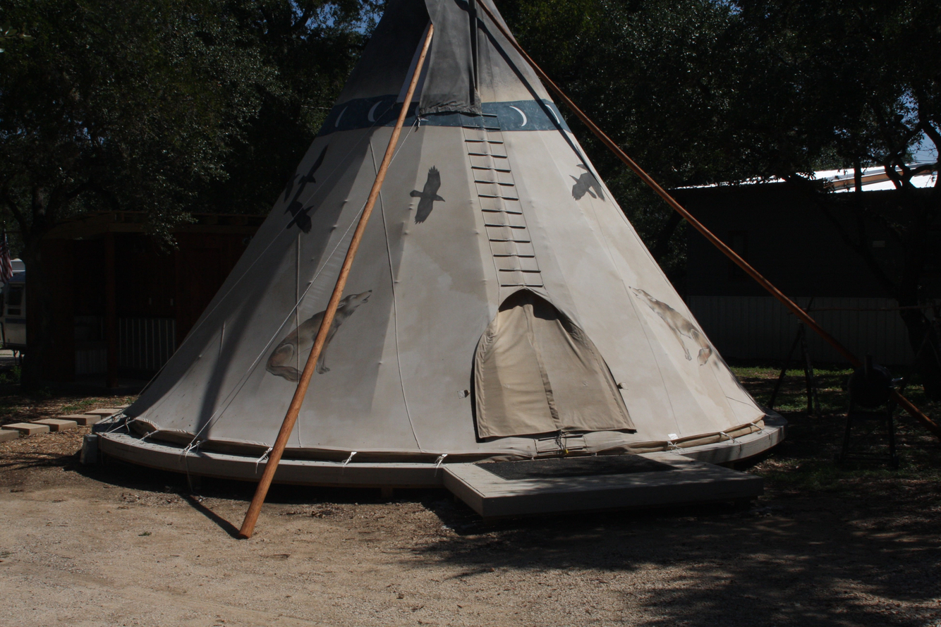 tipi at night glamping near gruene