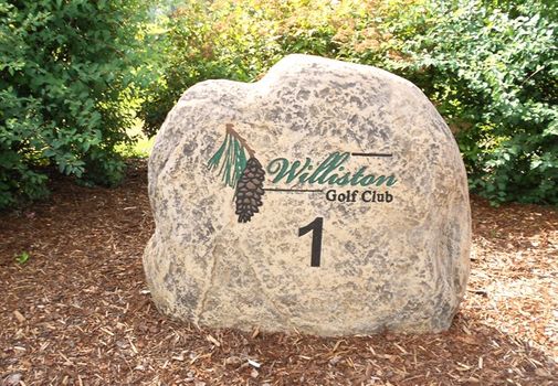 Williston_Golf1.jpg